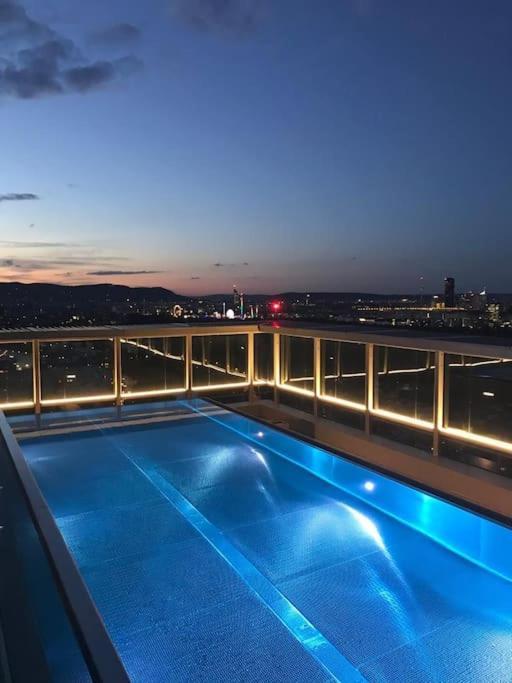 Deluxe & Rooftop-pool Apartament *