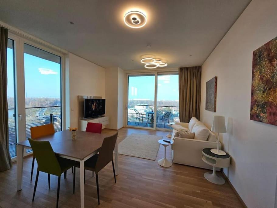 Apartament Deluxe & Rooftop-pool Wiedeń